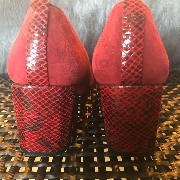 Stuart Weitzman Red Suede/Snake Skin Pump Sz 9.5B - Picture 2 of 5